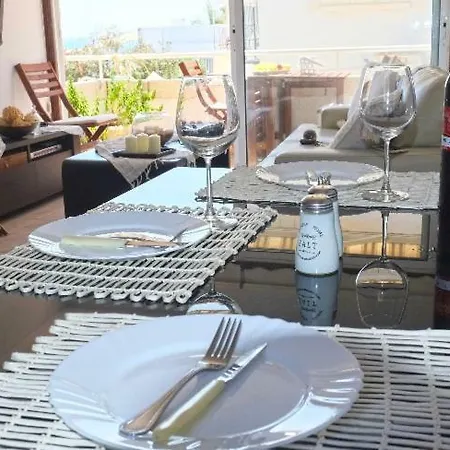 Apartment By The Sea *